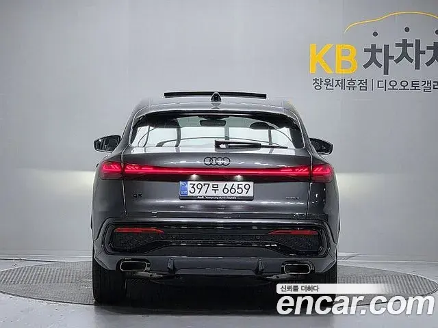 Audi Q5 2025 — Фото 4/20