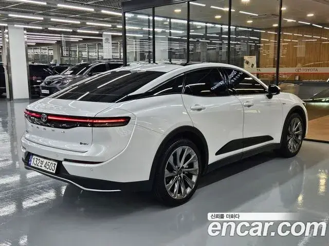 Toyota Crown Crossover 2024 — Şəkil 18/19