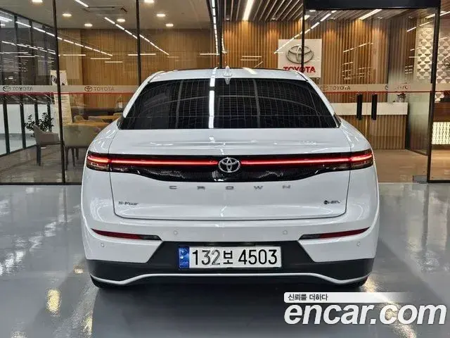 Toyota Crown Crossover 2024 — Şəkil 6/19
