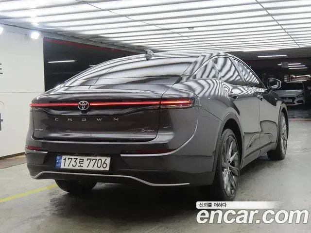 Toyota Crown Crossover 2024 — Photo 18/20