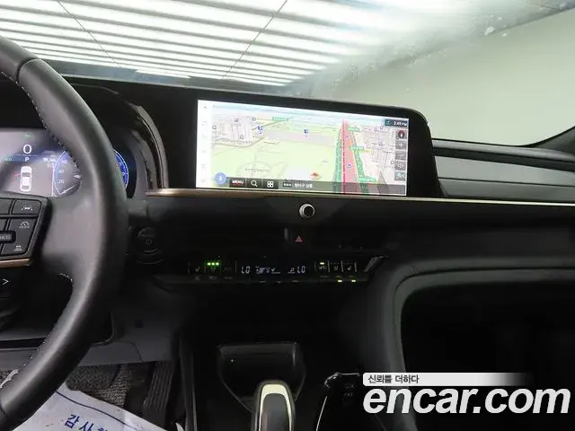 Toyota Crown Crossover 2024 — Photo 6/20