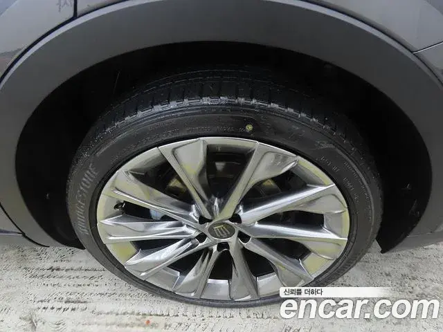 Toyota Crown Crossover 2024 — Photo 7/20