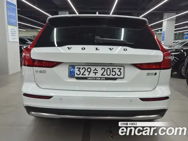 Volvo V60 Cross Country 2023 — Şəkil 12/20