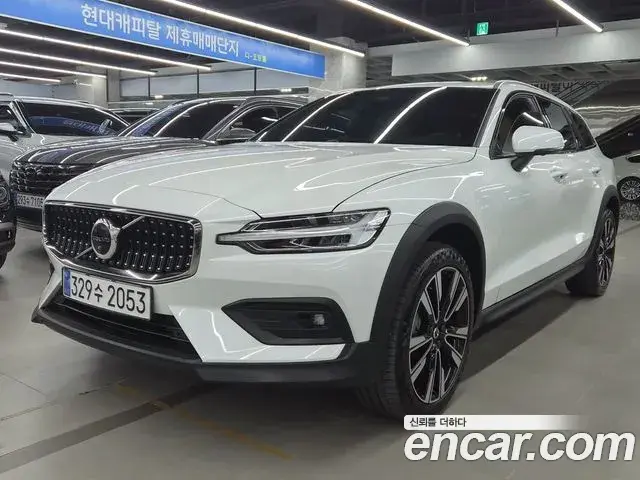 Volvo V60 Cross Country 2023 — Şəkil 5/20