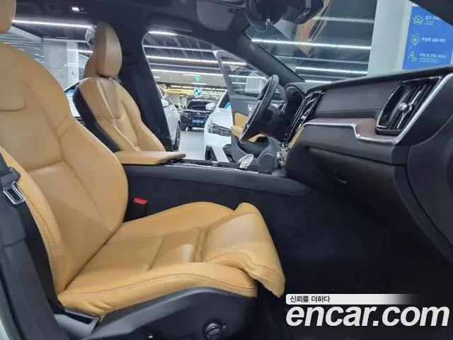 Volvo V60 Cross Country 2023 — Şəkil 14/20