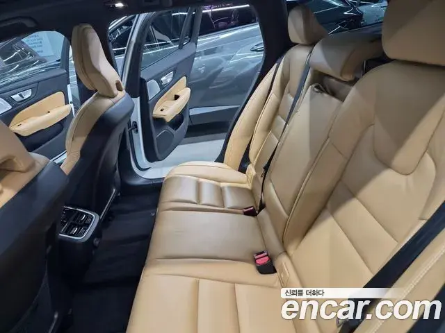 Volvo V60 Cross Country 2023 — Şəkil 9/20