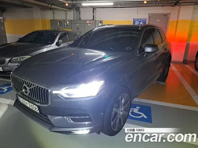 Volvo XC60 2019 — ფოტო 8/20