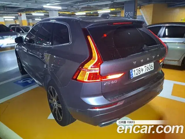 Volvo XC60 2019 — ფოტო 1/20