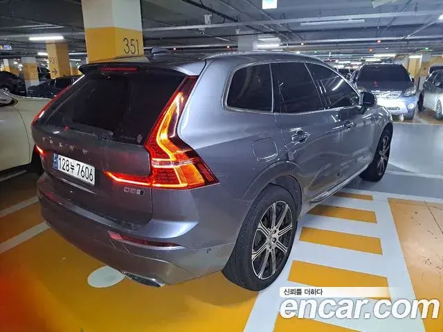 Volvo XC60 2019 — ფოტო 14/20