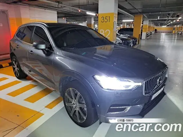 Volvo XC60 2019 — ფოტო 9/20
