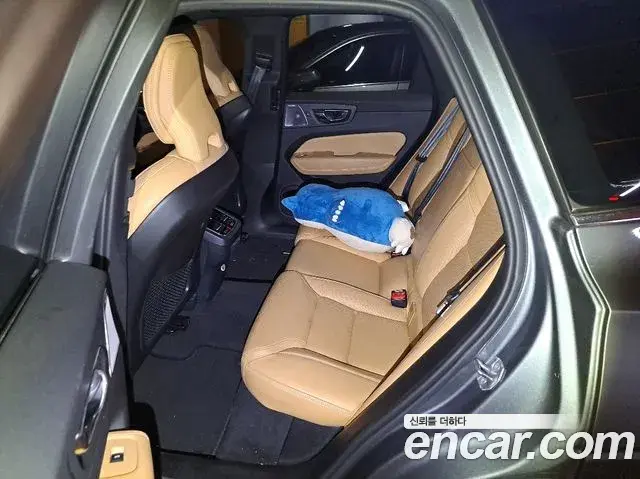 Volvo XC60 2019 — ფოტო 11/20
