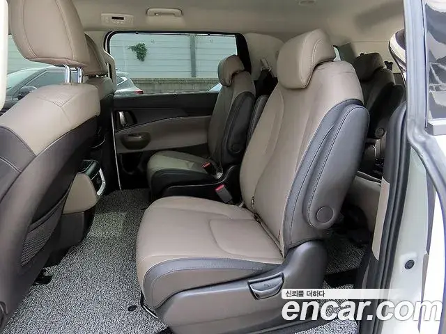 Kia Carnival 2023 — Фото 5/20