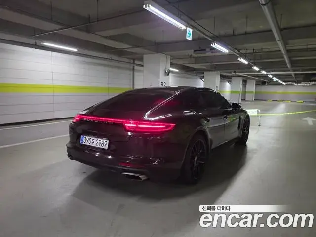 Porsche Panamera 2018 — Photo 9/20