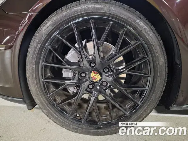 Porsche Panamera 2018 — Photo 19/20