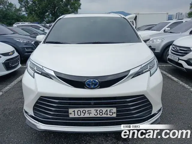 Toyota Sienna 2021 — Şəkil 1/12