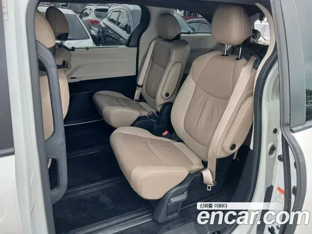 Toyota Sienna 2021 — Şəkil 3/12