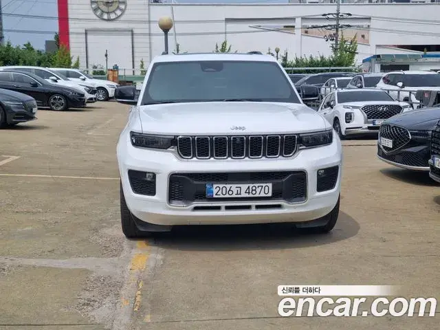 Jeep Grand Cherokee 2023 — Фото 9/20