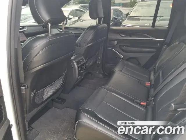 Jeep Grand Cherokee 2023 — Фото 13/20