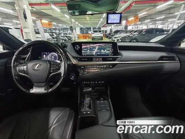 Lexus ES300h 2020 — ფოტო 2/20