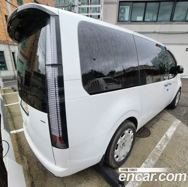 Hyundai Staria 2021 — ფოტო 10/10