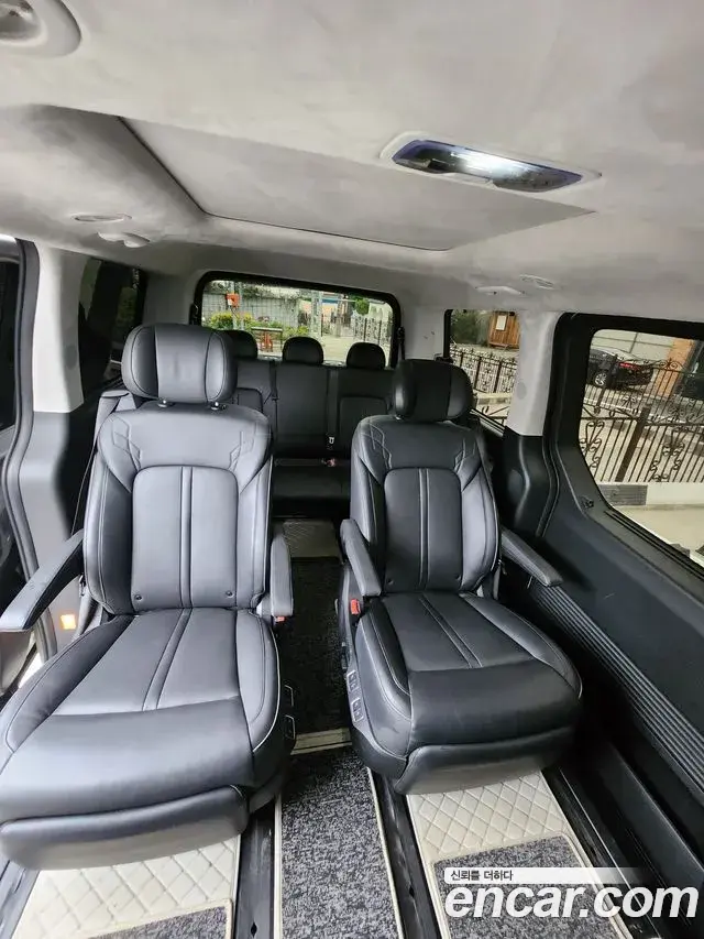 Hyundai Staria 2021 — ფოტო 2/10