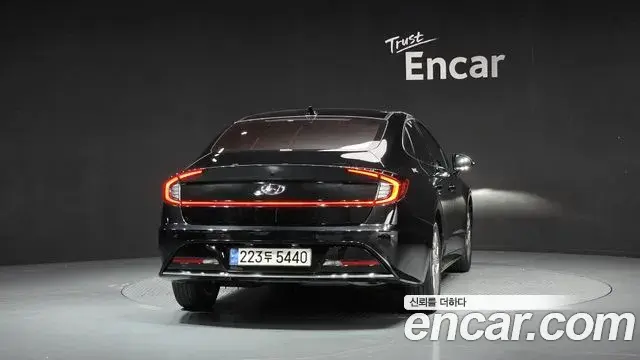 Hyundai Sonata Hybrid 2021 — Photo 9/30