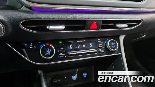 Hyundai Sonata Hybrid 2021 — Photo 23/30