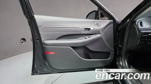 Hyundai Sonata Hybrid 2021 — Photo 24/30