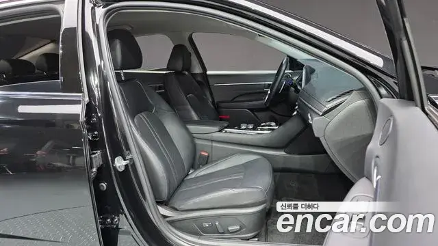 Hyundai Sonata Hybrid 2021 — Photo 28/30