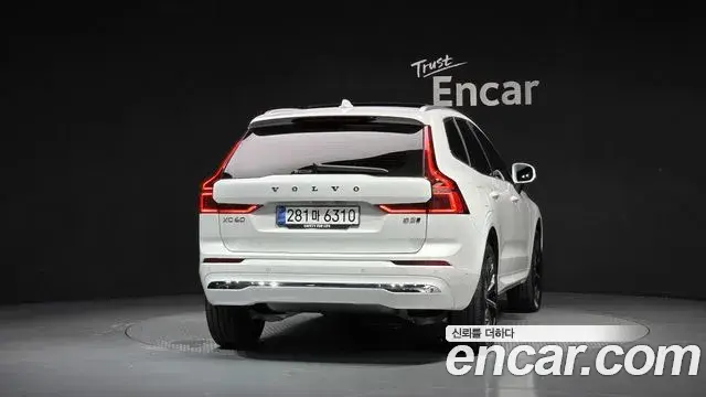 Volvo XC60 2025 — Photo 15/31