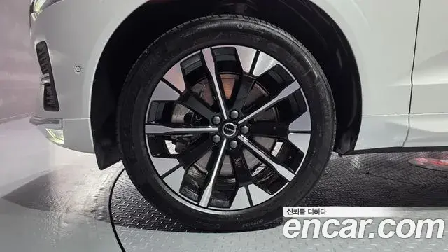 Volvo XC60 2025 — Photo 30/31