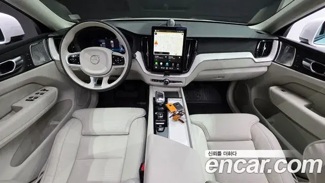 Volvo XC60 2025 — Photo 19/31