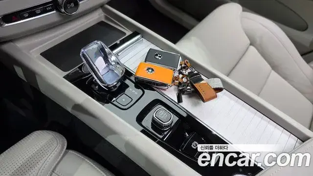 Volvo XC60 2025 — Photo 4/31