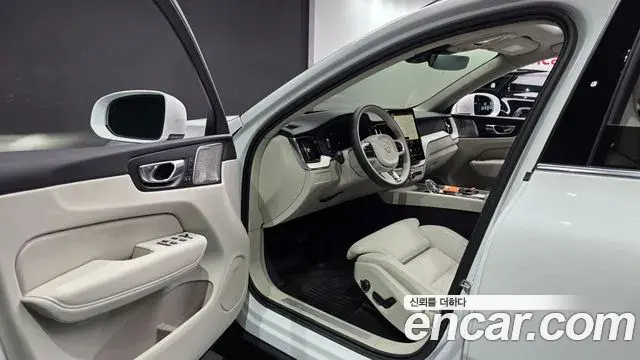 Volvo XC60 2025 — Photo 16/31
