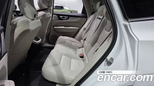 Volvo XC60 2025 — Photo 29/31