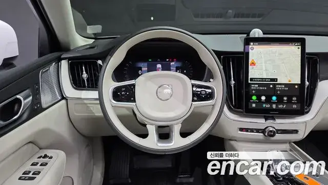 Volvo XC60 2025 — Photo 8/31