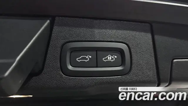 Volvo XC60 2025 — Photo 22/31