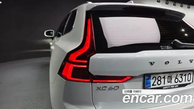 Volvo XC60 2025 — Photo 13/31