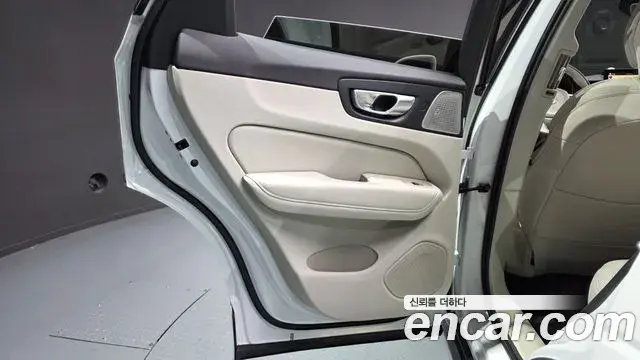 Volvo XC60 2025 — Photo 11/31
