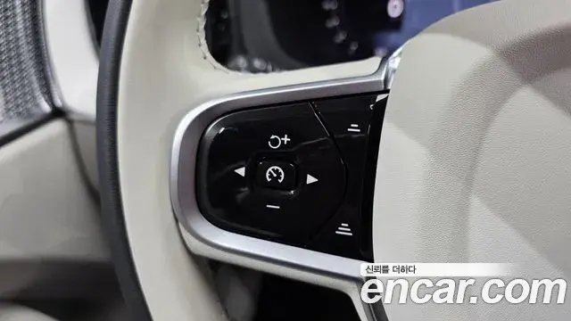 Volvo XC60 2025 — Photo 21/31