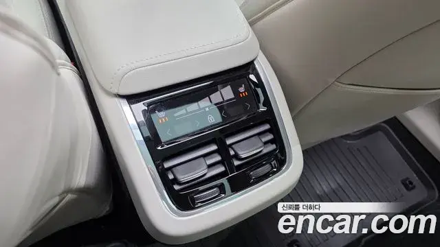 Volvo XC60 2025 — Photo 28/31