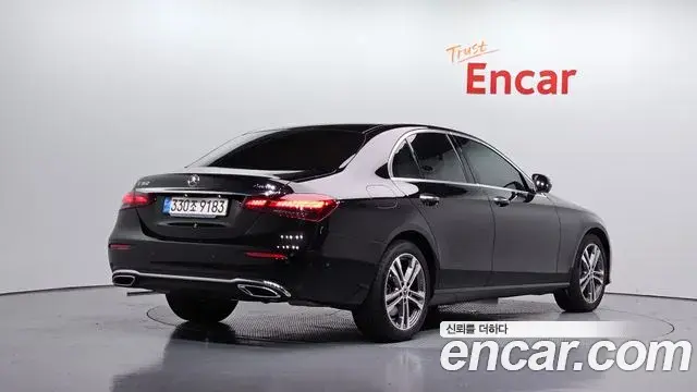 Mercedes-Benz E-Class 2022 — ფოტო 15/34