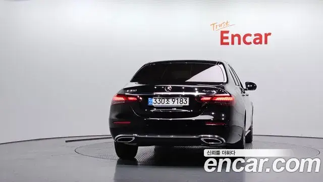 Mercedes-Benz E-Class 2022 — ფოტო 27/34