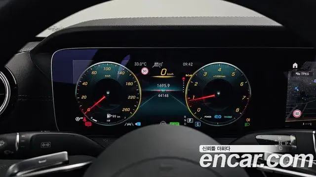 Mercedes-Benz E-Class 2022 — ფოტო 22/34