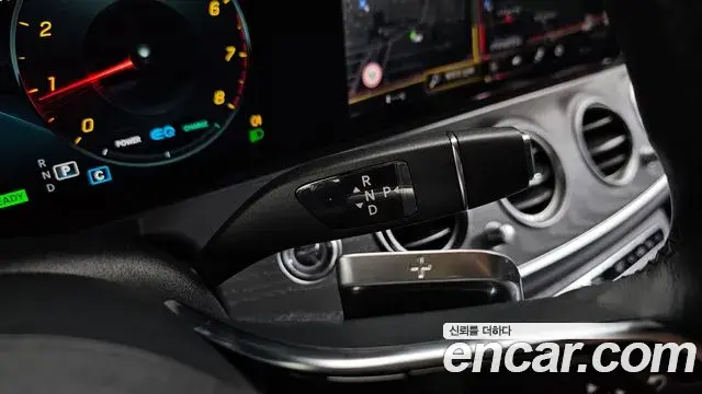 Mercedes-Benz E-Class 2022 — ფოტო 34/34