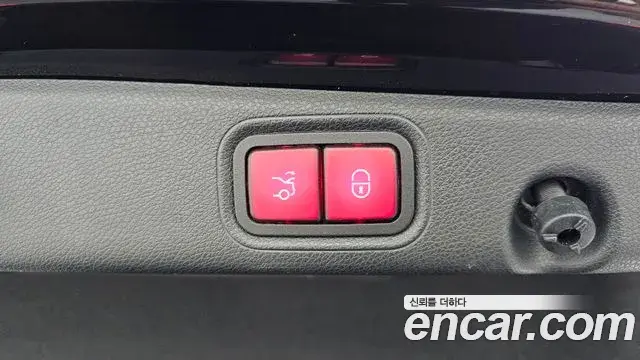 Mercedes-Benz E-Class 2022 — ფოტო 28/34