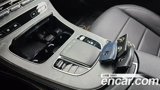 Mercedes-Benz E-Class 2022 — ფოტო 31/34
