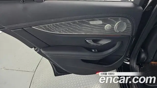 Mercedes-Benz E-Class 2022 — ფოტო 8/34