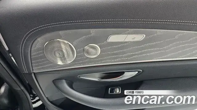 Mercedes-Benz E-Class 2022 — ფოტო 25/34
