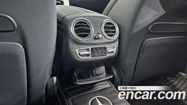 Mercedes-Benz E-Class 2022 — ფოტო 23/34